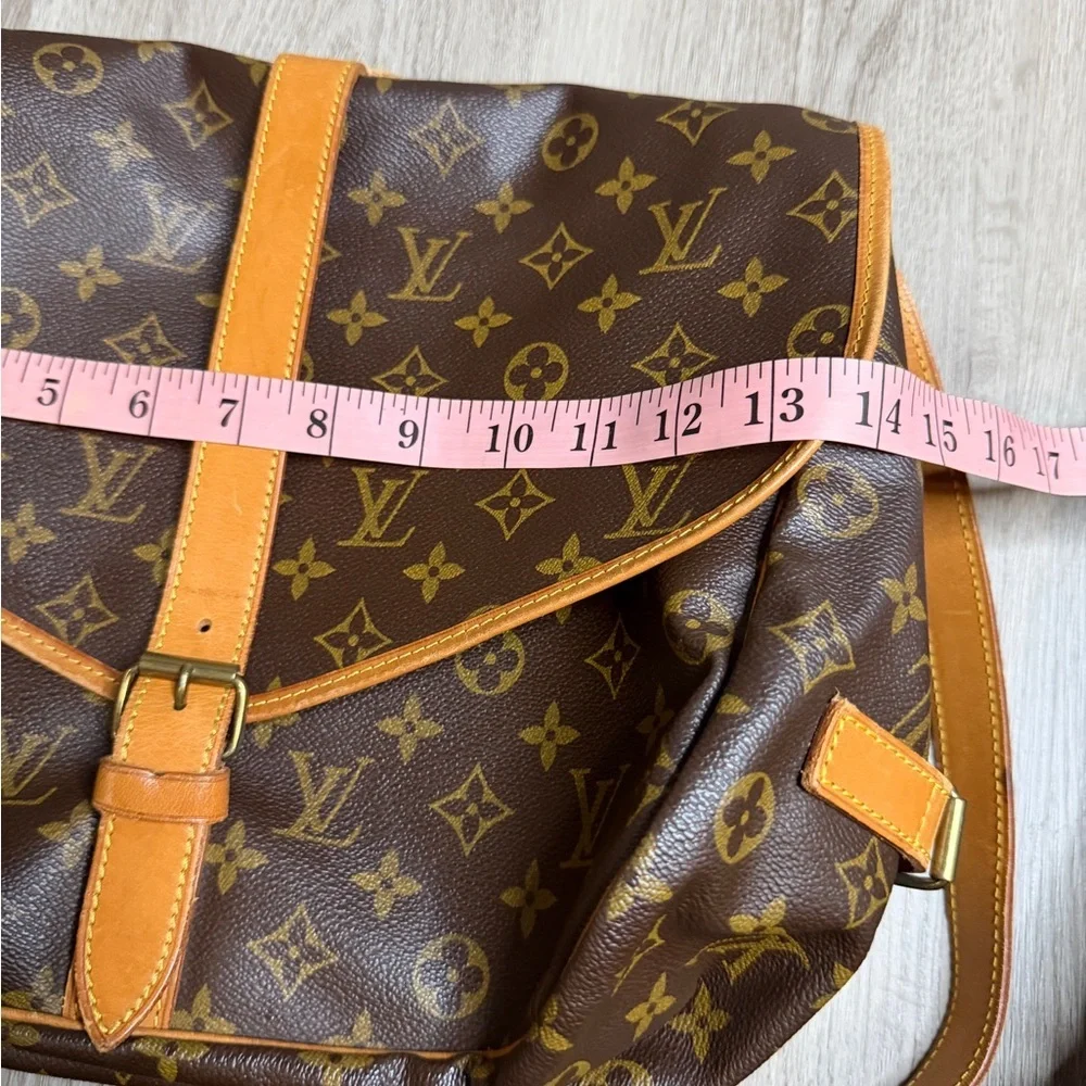 Louis Vuitton Monogram Canvas Messenger in Dark Brown with Tan Trim Saumer 35